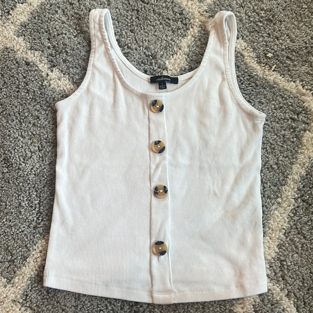 🖤Pick 5/$25 Ambiance White Tank - Size S